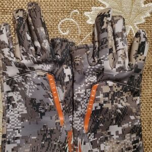 SITKA hunting gloves